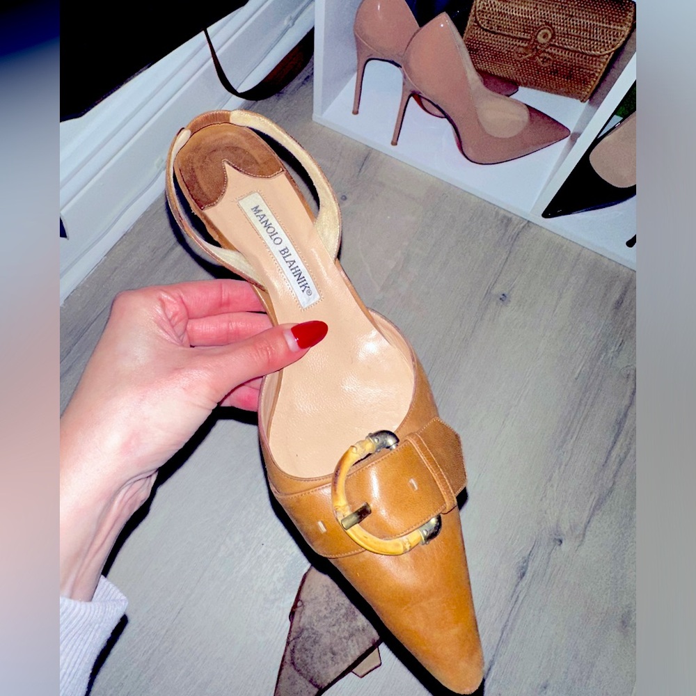 vintage manolo blahnik sling back kitten heels